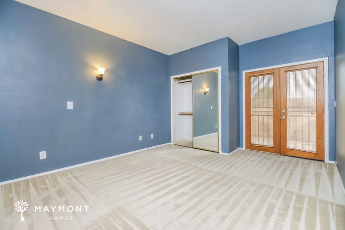 Building Photo - 2033 N Sunset Dr