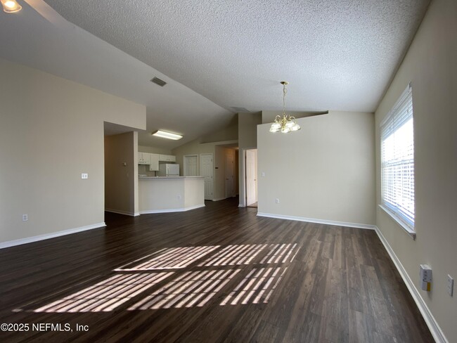 Building Photo - 2615 Creek Ridge Dr