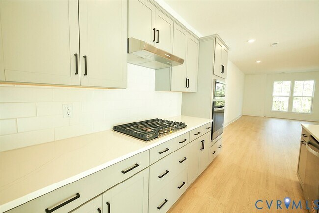 Building Photo - 15337 Sunray Wy