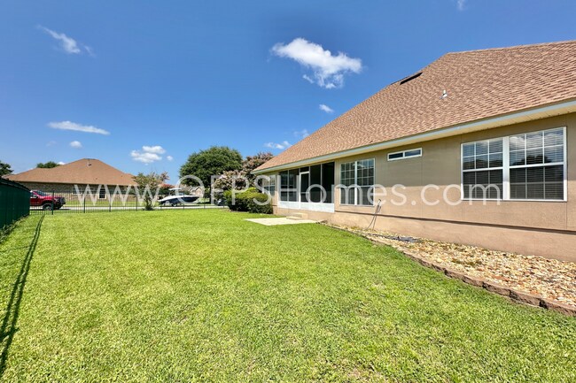 Building Photo - Gated South Crestview Community!