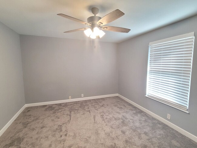 Building Photo - Historic St. Andrews!  Newly Remodeled! 1 bedroom 1 bath condo/1st Floor