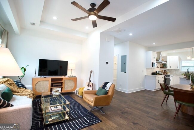 Building Photo - 1718 Line St