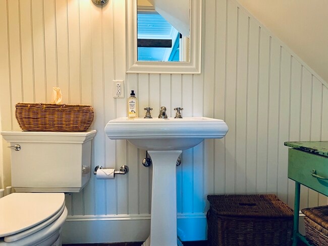 Building Photo - 3 Field Club Ln