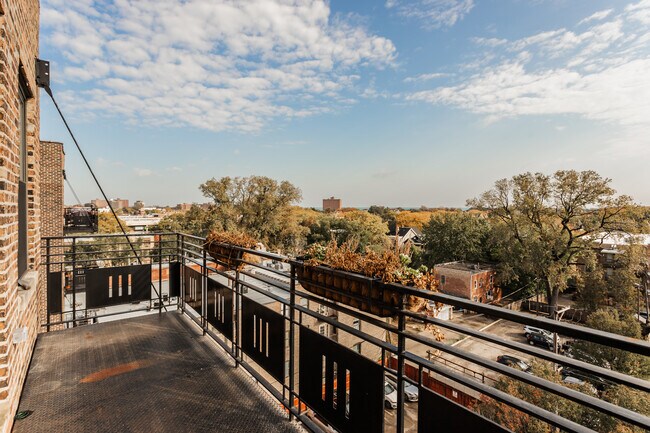 Building Photo - 4537 S Drexel Blvd