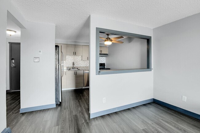 Building Photo - 1 Bedroom, 1 bath, 3rd floor Apartment