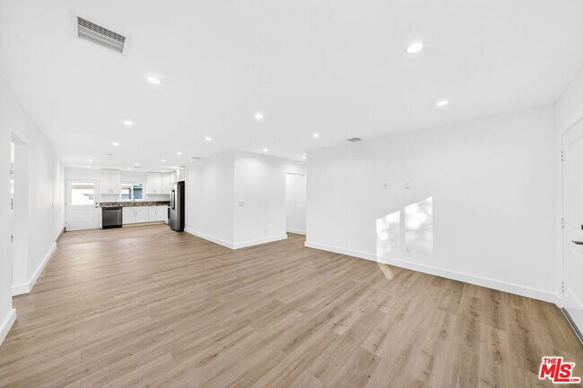 Building Photo - 17623 Burbank Blvd