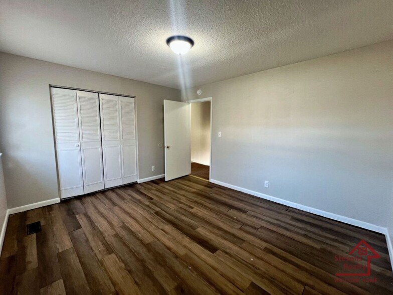 Building Photo - 4127 Wilkesview Dr