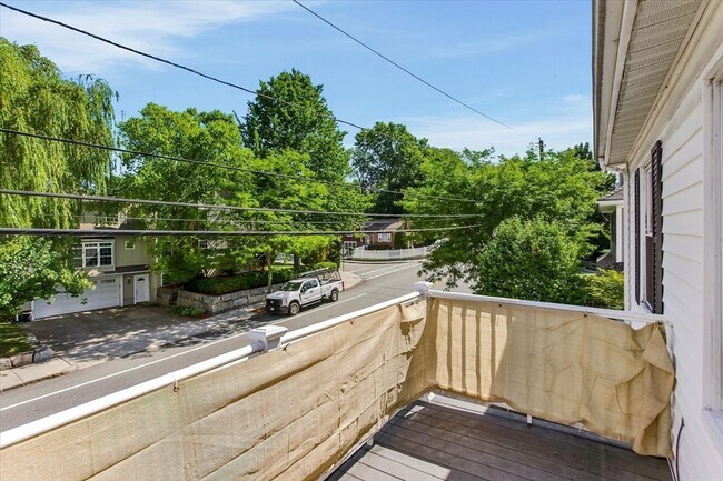 Building Photo - 452 Quarry St