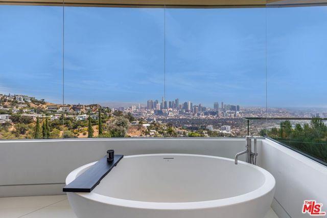 Building Photo - 1474 Blue Jay Way