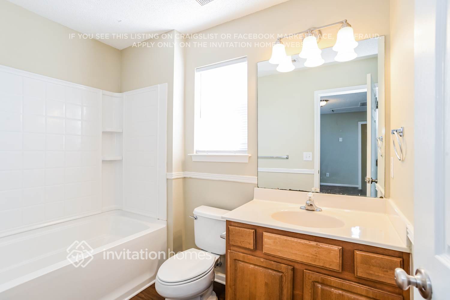 Building Photo - 402 Glencroft Dr