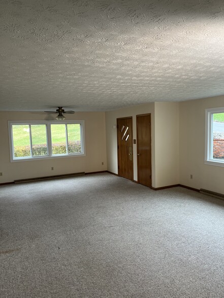 Building Photo - 889 Ivy Ave