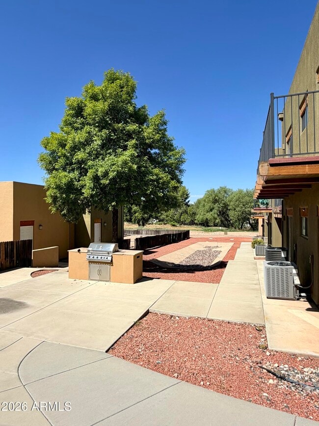Building Photo - 4210 N Montezuma Ave