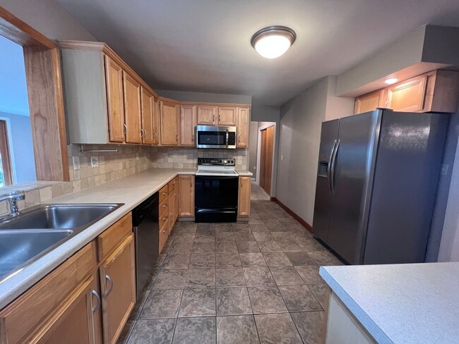 Building Photo - East Grand Rapids Schools - 4 bedroom home