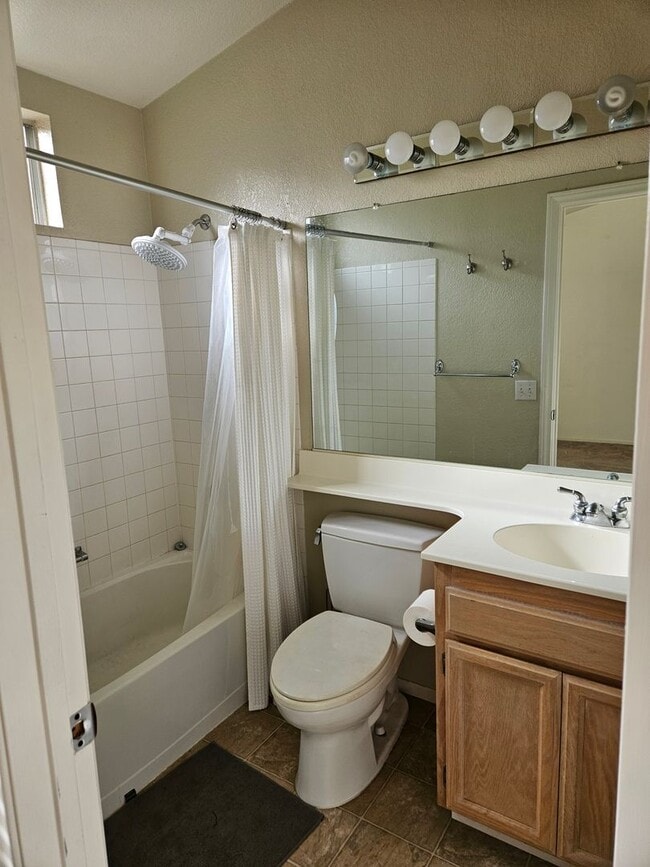 Building Photo - Light and Bright North Park 2 Bedroom Condo