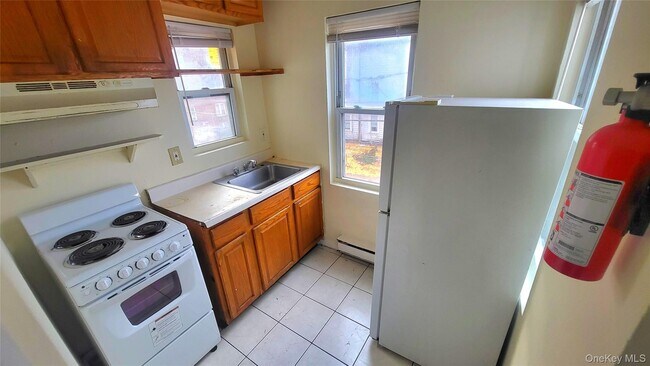 Building Photo - 67 Academy St