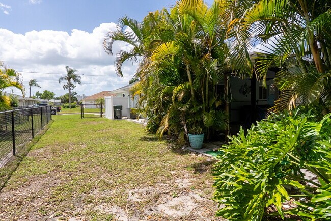 Building Photo - 153 Hourglass Dr