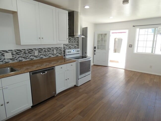 Building Photo - Single Story 2 Bedroom 2 Bath Casita Utilities Included