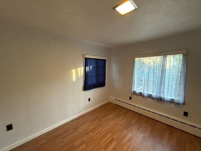 Building Photo - 1947 Marion St SE