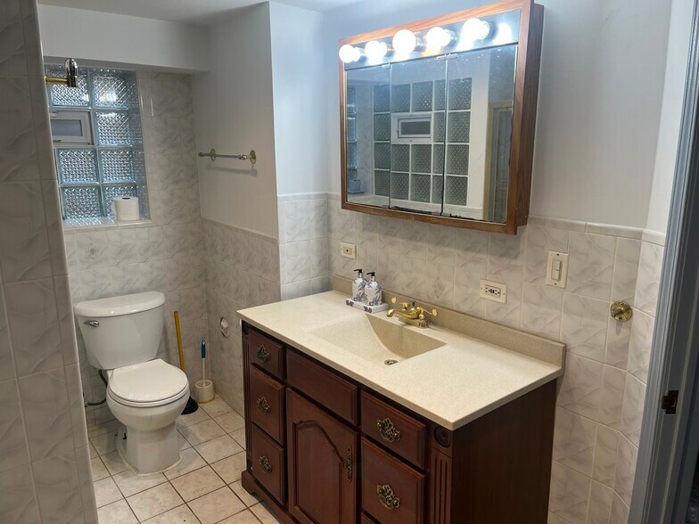 Building Photo - 3816 N Nora Ave