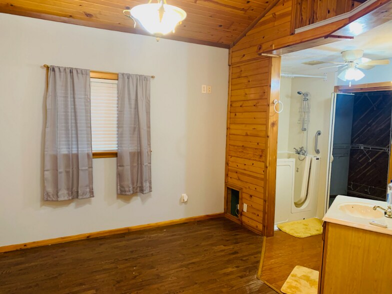 Building Photo - 138 Sherwood Dr