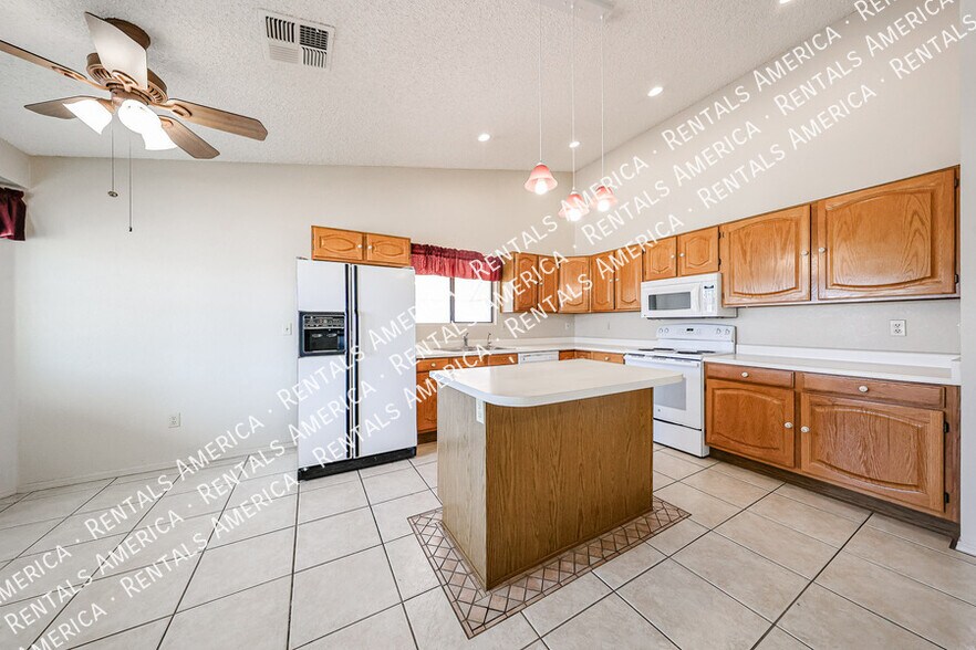 Building Photo - 2720 Leisure World