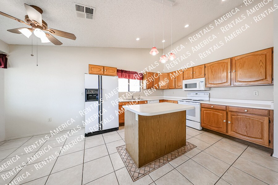 Building Photo - 2720 Leisure World