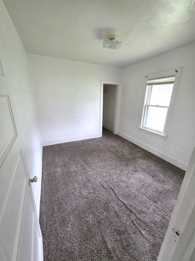 Building Photo - 751 Leonard Ave