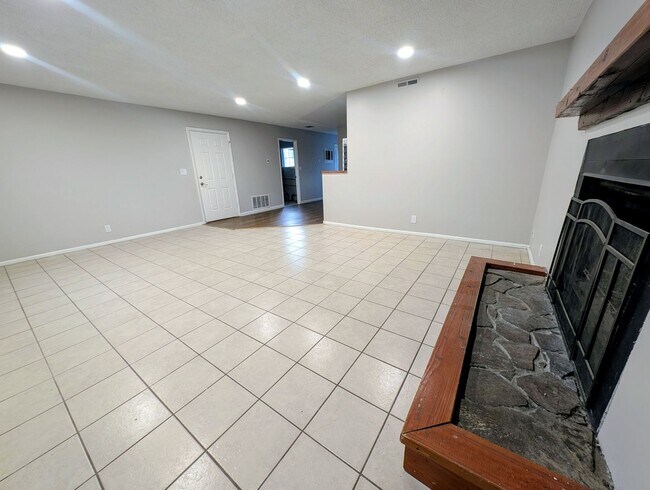 Building Photo - 4-bedroom house with a 2-car garage availa...