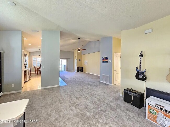 Building Photo - 927 Ocaso Ln