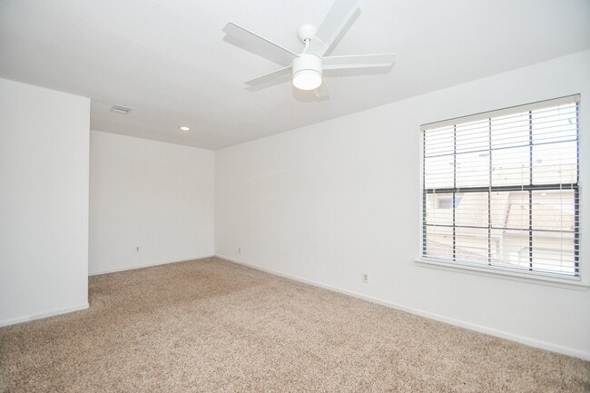 Building Photo - 718 Country Pl Dr