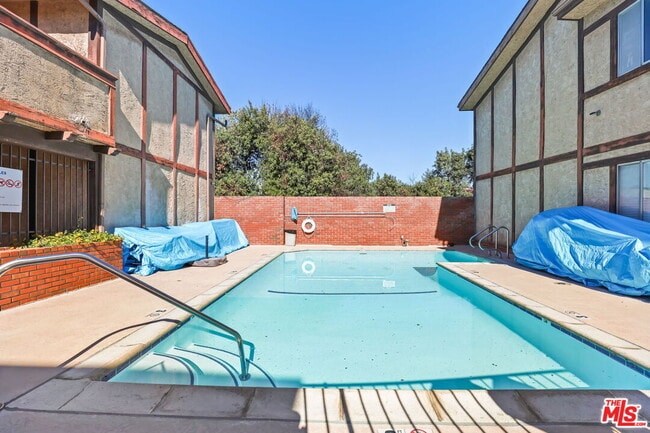 Building Photo - 5500 Lindley Ave