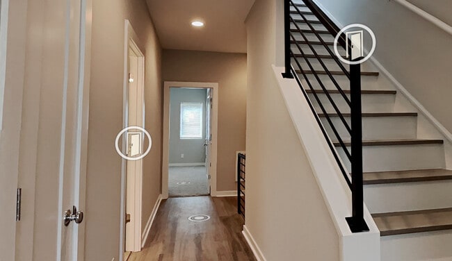 Building Photo - Room in Townhome on Gregg St