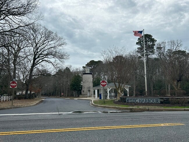 Building Photo - 5 E Wind Dr