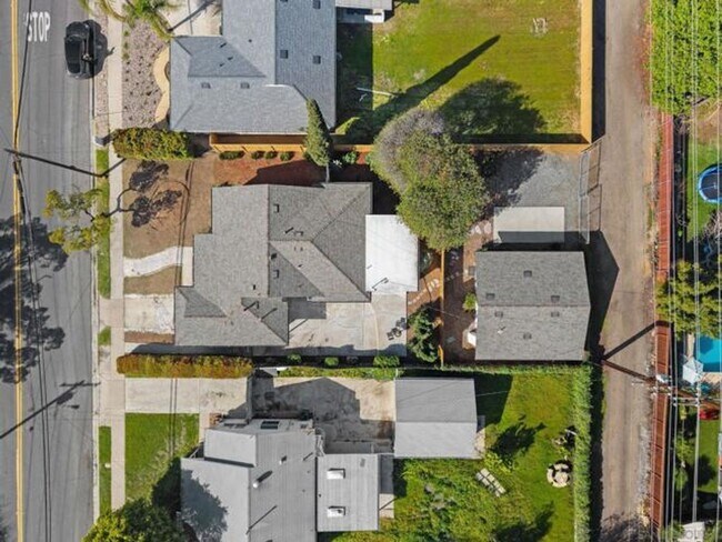 Building Photo - 8420-8424 Dallas St