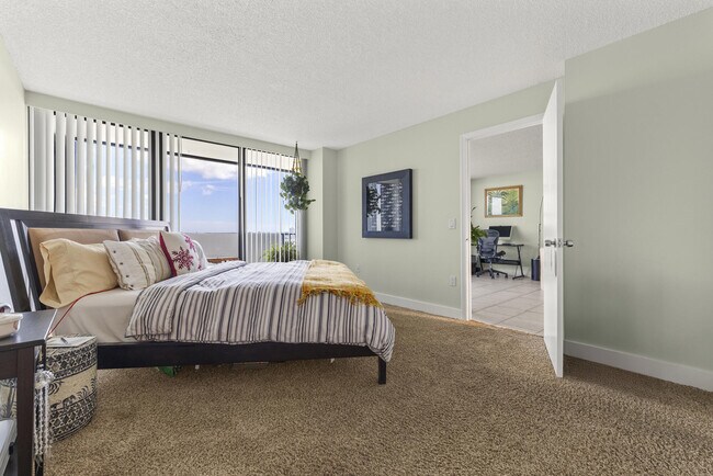 Building Photo - 5600 N Flagler Dr