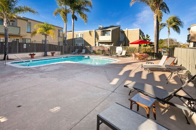 Building Photo - 3BR/2BA Condo with Vaulted Ceilings, Close Proximity to UCSD and Medical Centers! Available APRIL...