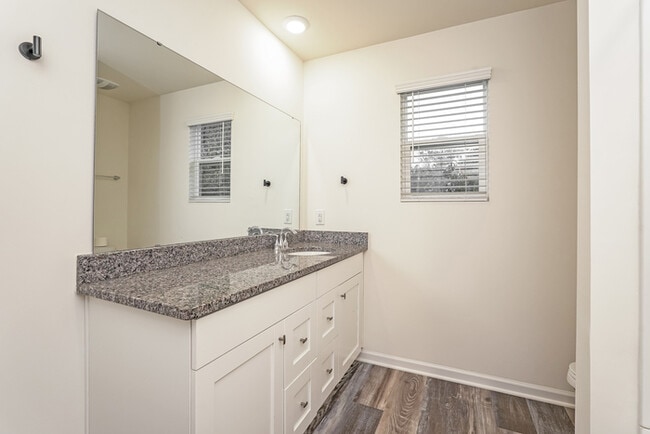 Building Photo - Fantastic 3bd/3ba home! Let yourself in!