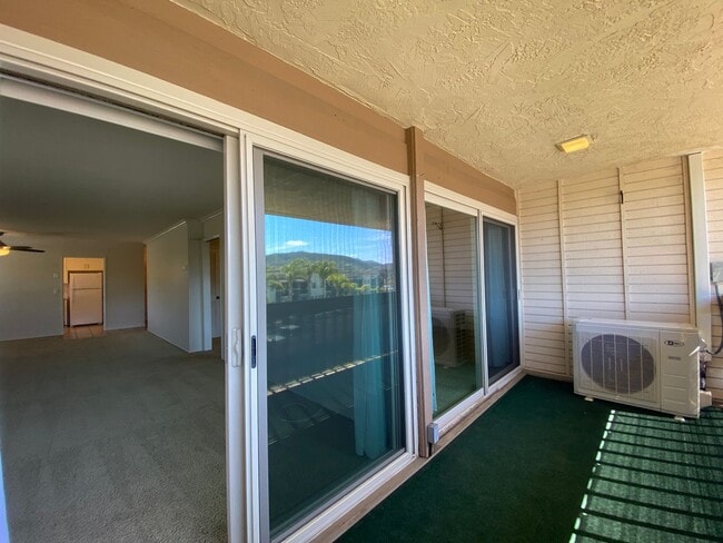 Building Photo - Beautiful corner condo in Lake San Marcos