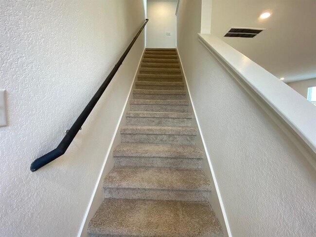 Building Photo - 408 Brody Ln