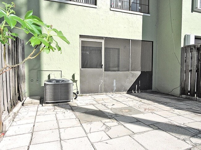 Building Photo - 5040 Society Pl E