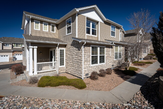 Building Photo - Beautiful 2 Bedroom End-Unit Townhouse in Montarbor Villas w/ Mountain Views