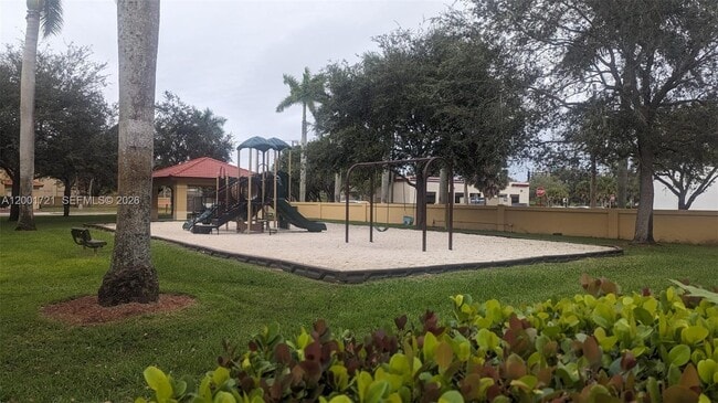 Building Photo - 213 E Forest Oak Cir