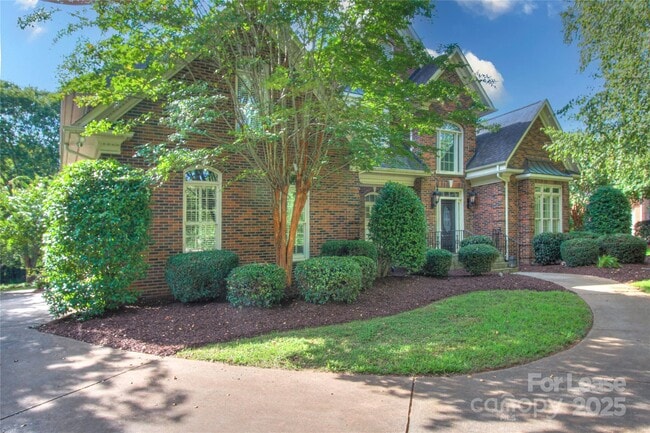 Building Photo - 1222 Weddington Hills Dr