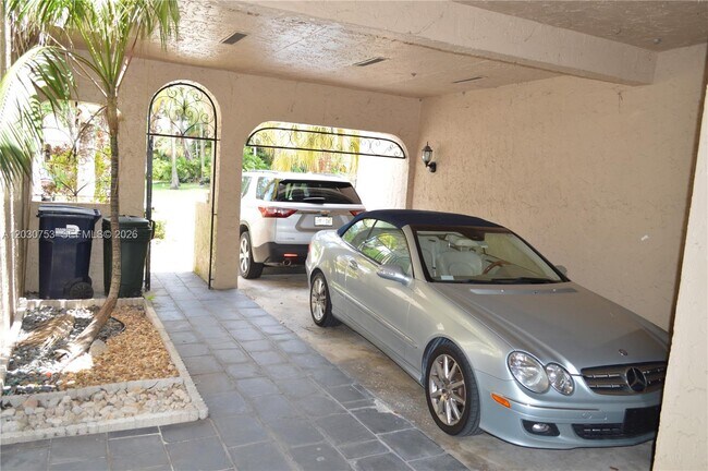 Building Photo - 3932 Estepona Ave