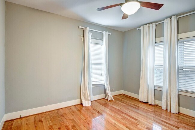Building Photo - 2219 Singleton St
