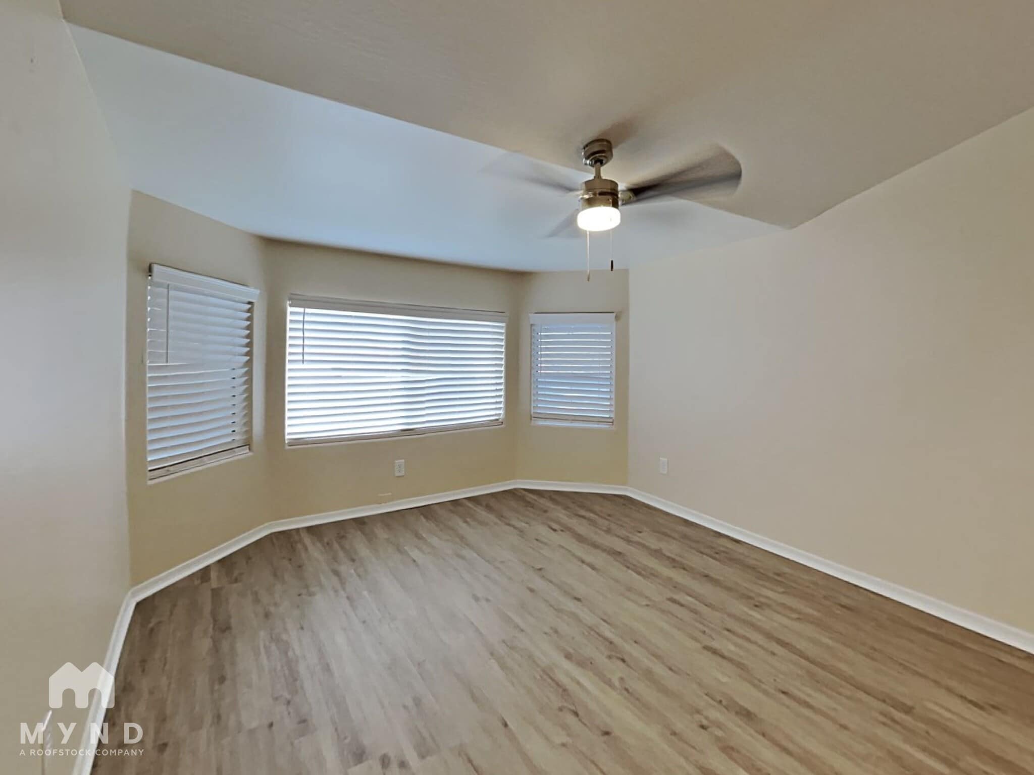 Building Photo - 8520 W Palm Ln