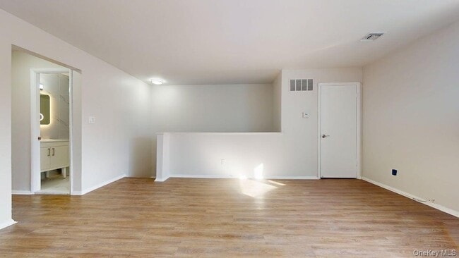 Building Photo - 110-41 62nd Dr