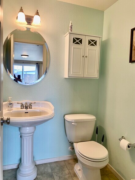 Building Photo - 458 Trout Ave