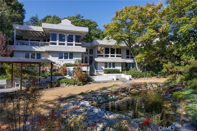 Building Photo - 31561 Peppertree-Bend