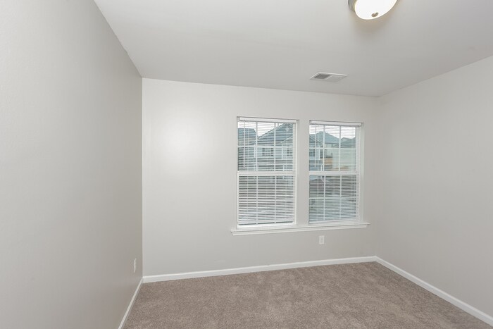 Building Photo - 559 Teaberry Dr